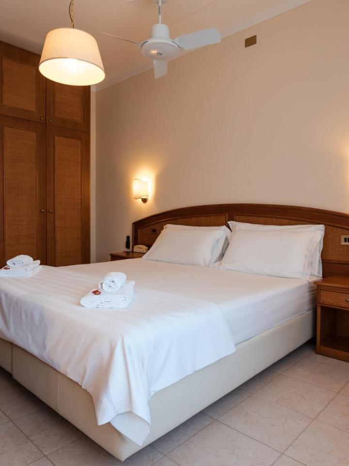 Hotel Gabbiano - Garda Lake Collection Esterno foto