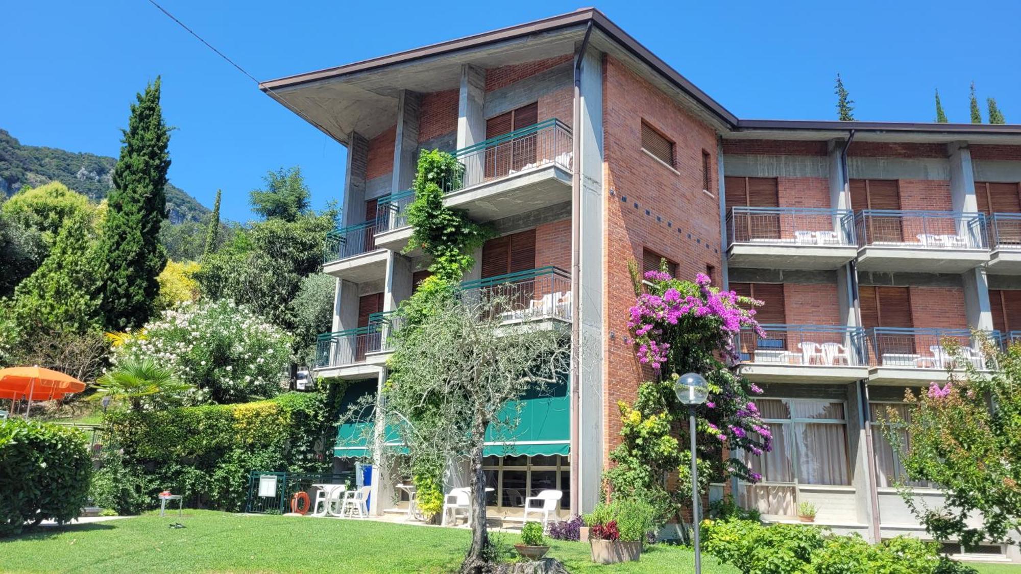 Hotel Gabbiano - Garda Lake Collection Esterno foto